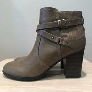 NEVER WORN - UNISA booties - Size 10M